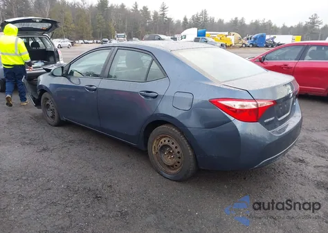 2018 Toyota Corolla Le z USA, uszkodzony, nr VIN 5YFBURHE3JP844610